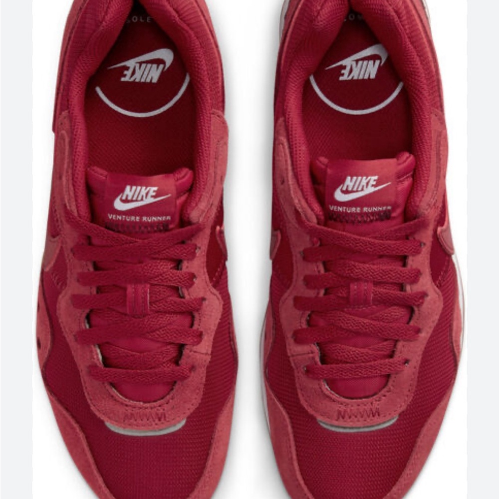 Nike venture runner NW women’s size 11.5 Red
